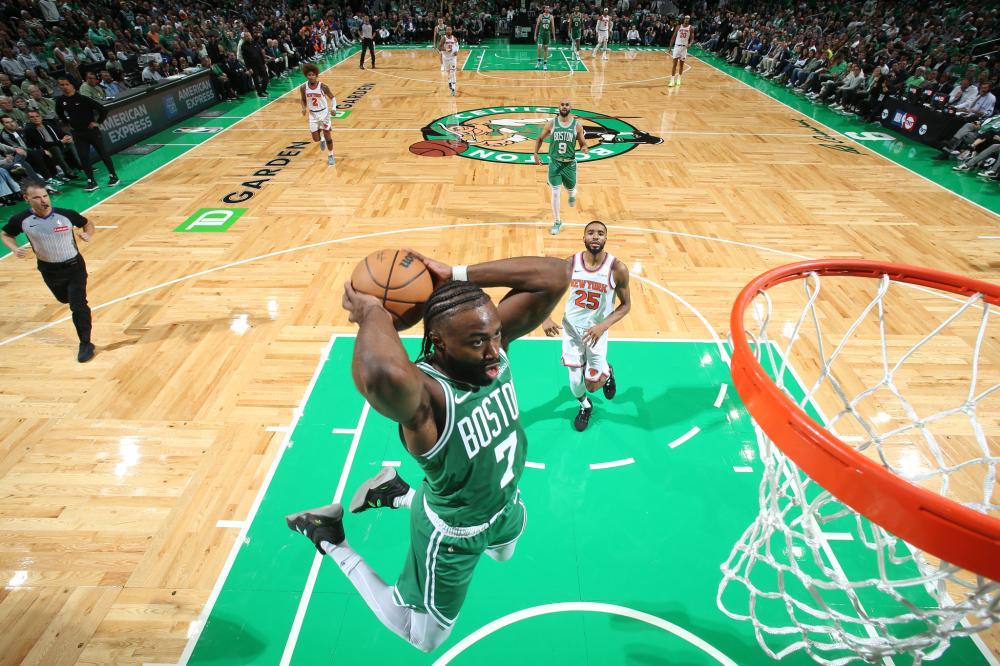 NBA半场：库里16分4板3助，勇士63-61森林狼（NBA半场战报：库里16分4篮板3助攻，勇士63-61领先森林狼）